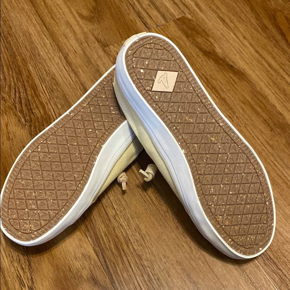 Sperry Yellow Shoes NWT 7.5 - Picture 2 of 3
